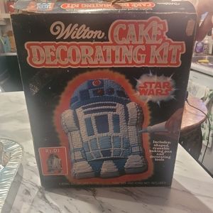 WILTON Vintage Star Wars R2-D2 Cake Decorating Kit Pan Empird Stricks Back w/Box